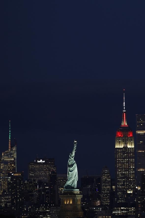 Empire State binası Türk bayrağının renklerine büründü