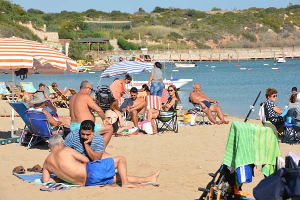 Yerli ve yabancı turistler Aydın sahiline akın ettiler!