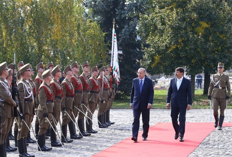  Erdoğan Janos Ader tarafından karşılandı