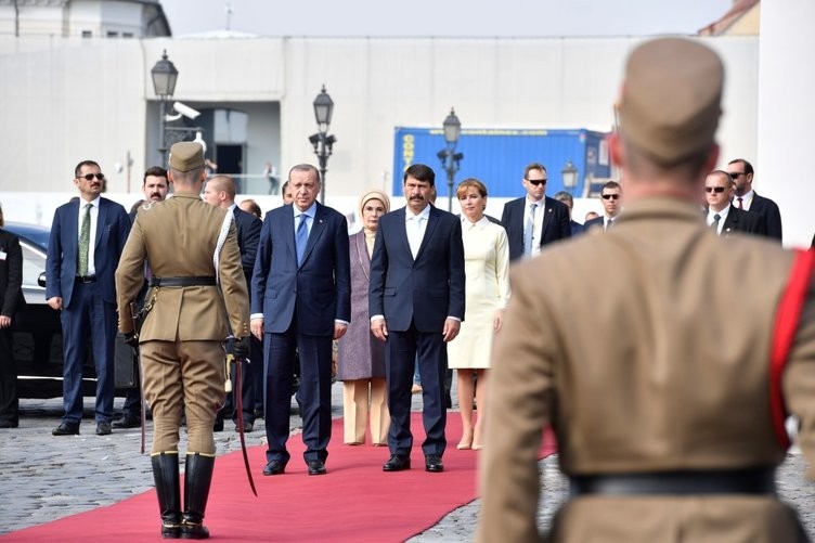  Erdoğan Janos Ader tarafından karşılandı