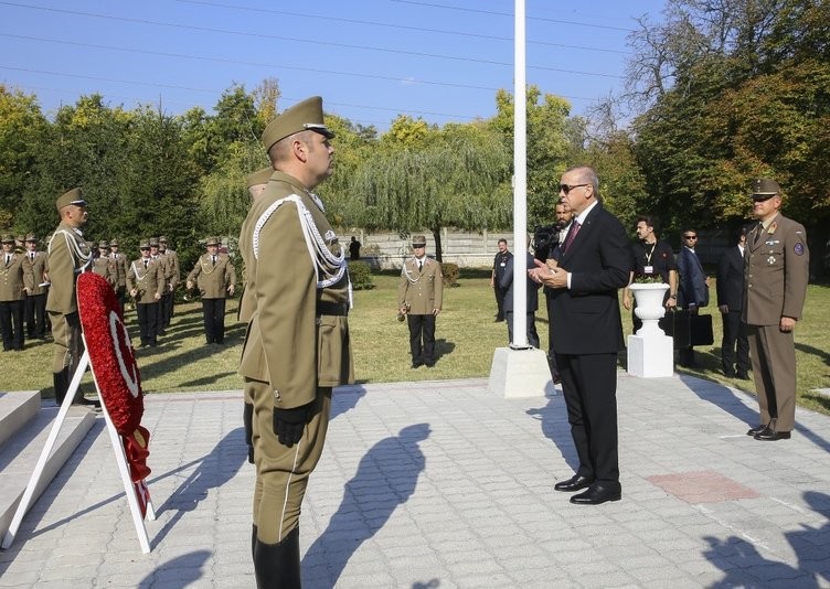 Erdoğan, Galiçya Türk Şehitliği'ni ziyaret etti