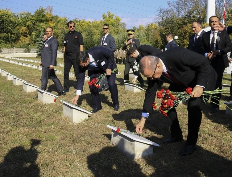 Erdoğan, Galiçya Türk Şehitliği'ni ziyaret etti