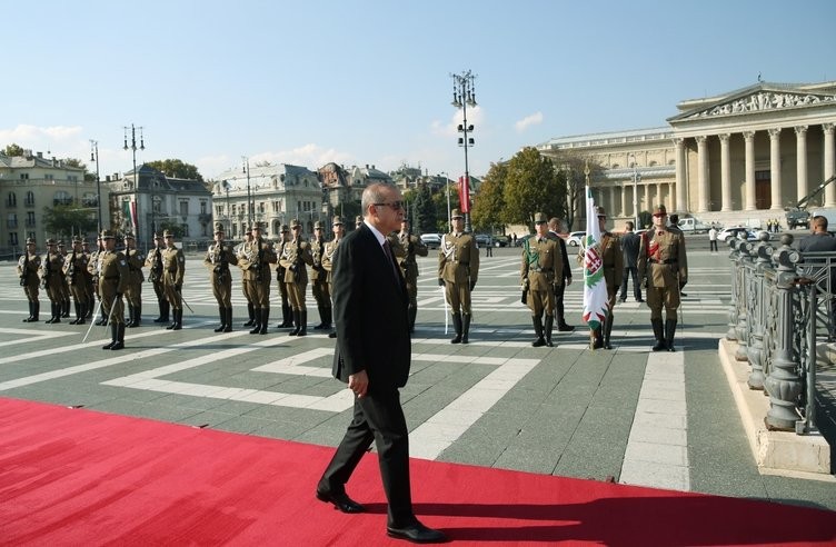 Erdoğan, Galiçya Türk Şehitliği'ni ziyaret etti