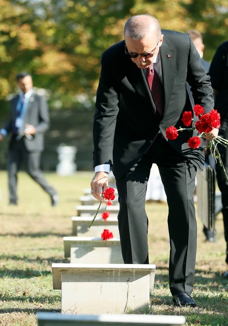 Erdoğan, Galiçya Türk Şehitliği'ni ziyaret etti