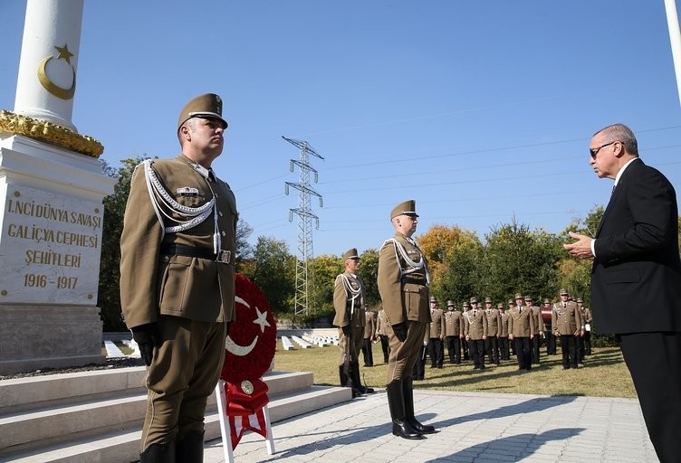 Erdoğan, Galiçya Türk Şehitliği'ni ziyaret etti