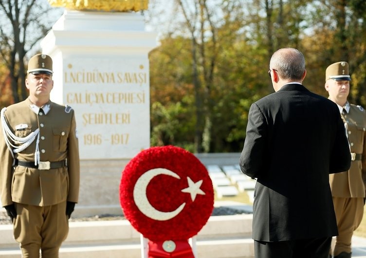 Erdoğan, Galiçya Türk Şehitliği'ni ziyaret etti