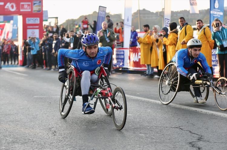  İstanbul Maratonu'nda tekerlekli sandalye startı verildi