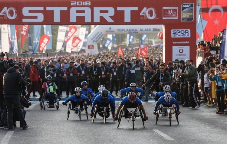  İstanbul Maratonu'nda tekerlekli sandalye startı verildi