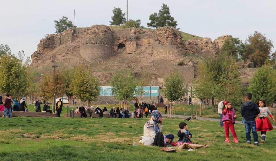 Sur ilçesinde su kanalı ve tünel bulundu!