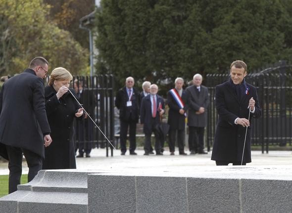 Merkel ve Macron'un zor anları...