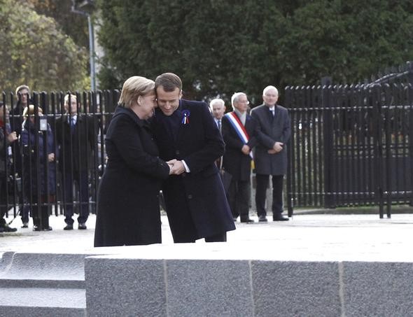 Merkel ve Macron'un zor anları...