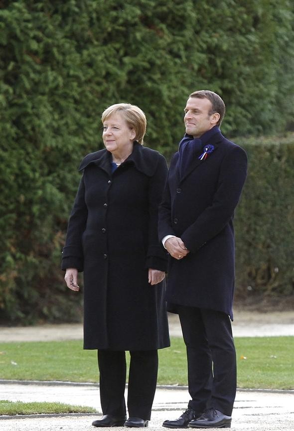 Merkel ve Macron'un zor anları...