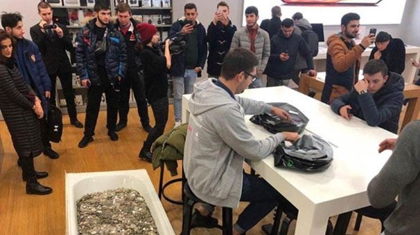 Mağazaya bir küvet dolusu parayla girdi! Bakın ne aldı