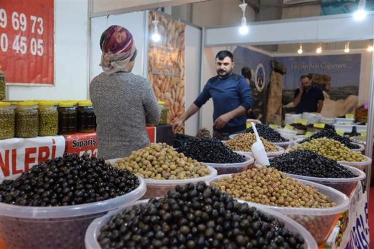 Gurme Fuarı açılışında kurdele yerine 21 metrelik peynir kesildi