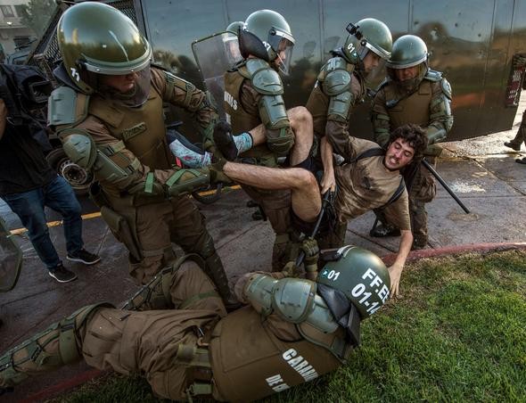 Polisin bir genci vurması Şili'yi ayağa kaldırdı