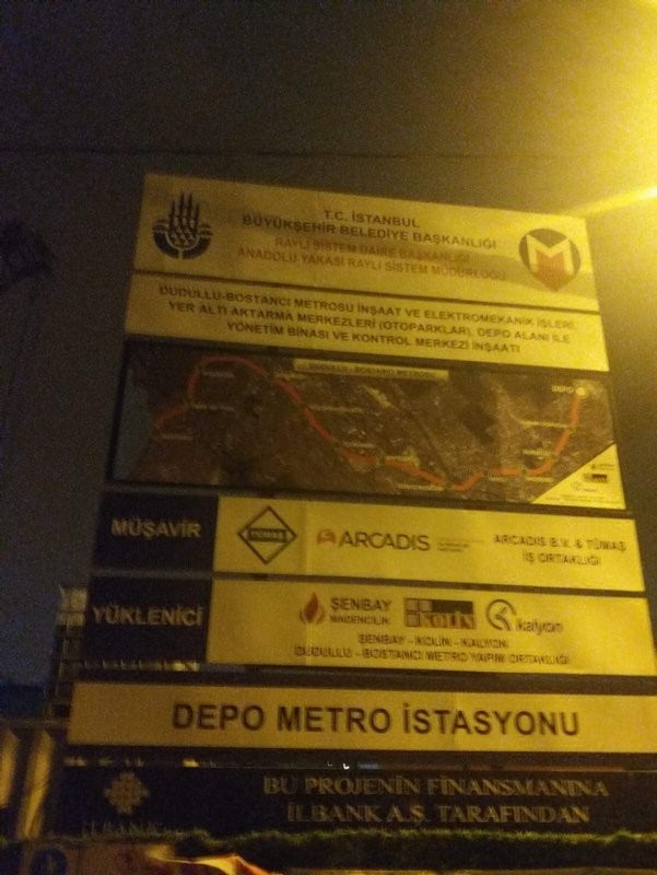 Ümraniye'de yol çöktü! 