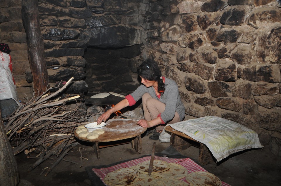 Hoşan Dağı'nın zirvesinde kabile yaşamı