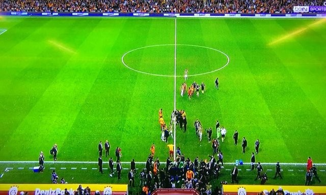 Galatasaray - Fenerbahçe derbisinde büyük kavga