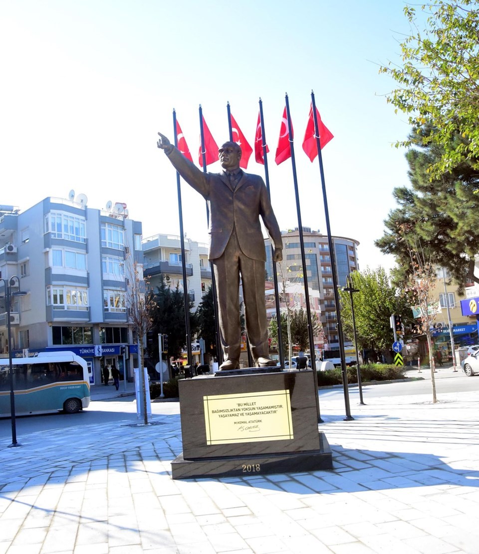 Atatürk'e benzemeyen Atatürk heykeli yeniden yapıldı