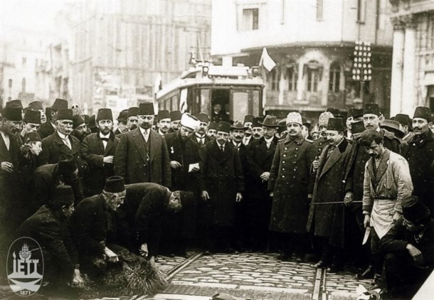 Yıllar önce İstanbul sokakları...İETT yayınladı