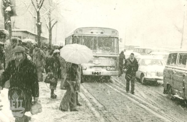 Yıllar önce İstanbul sokakları...İETT yayınladı