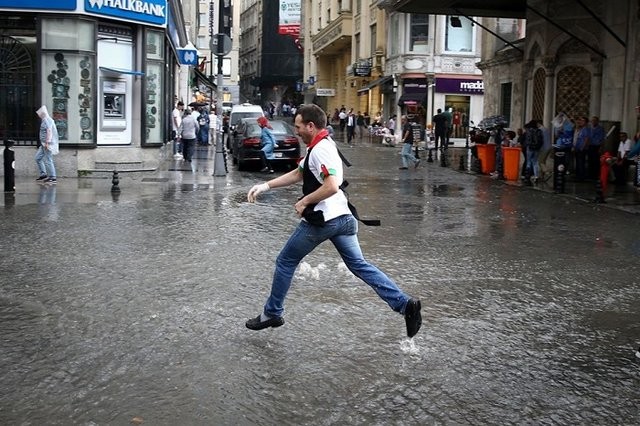 Meteoroloji İstanbul için saat verdi