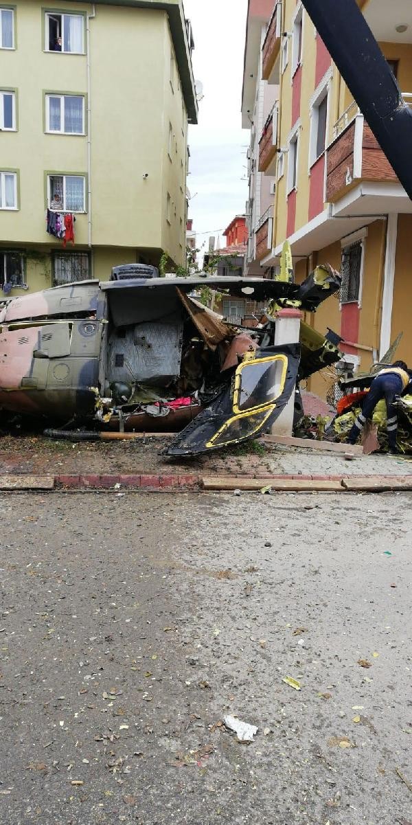 Sancaktepe'de helikopter düştü