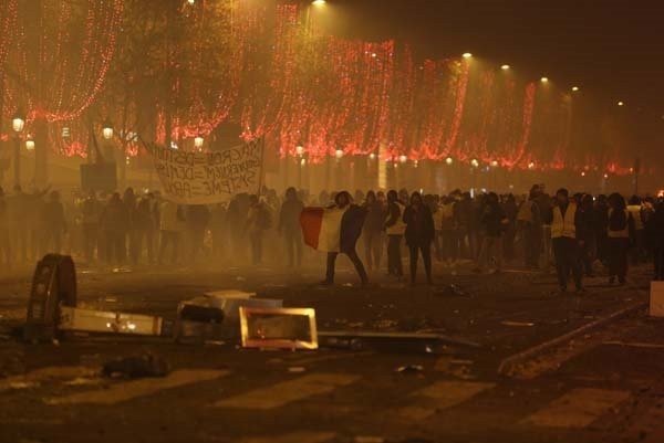 Dmitri Peskov'un kızı Paris'teki eylemlere katıldı