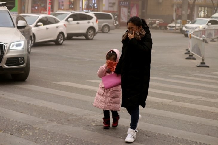 Kum fırtınası tüm şehri etkisi altına aldı