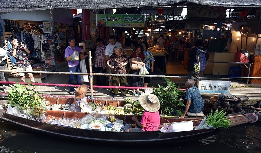 Tayland'ın sıra dışı yüzen pazarları