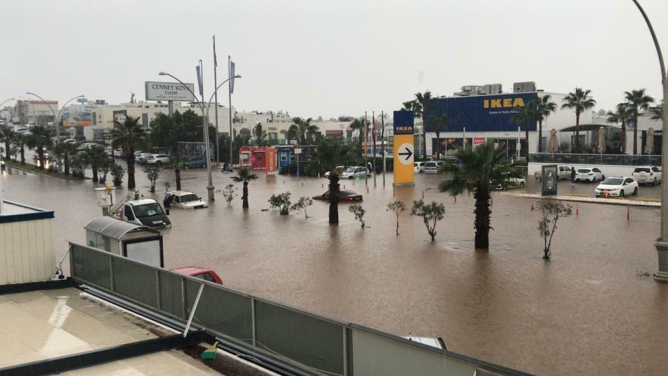 Bodrum'u önce hortum ardından yağmur ve dolu vurdu