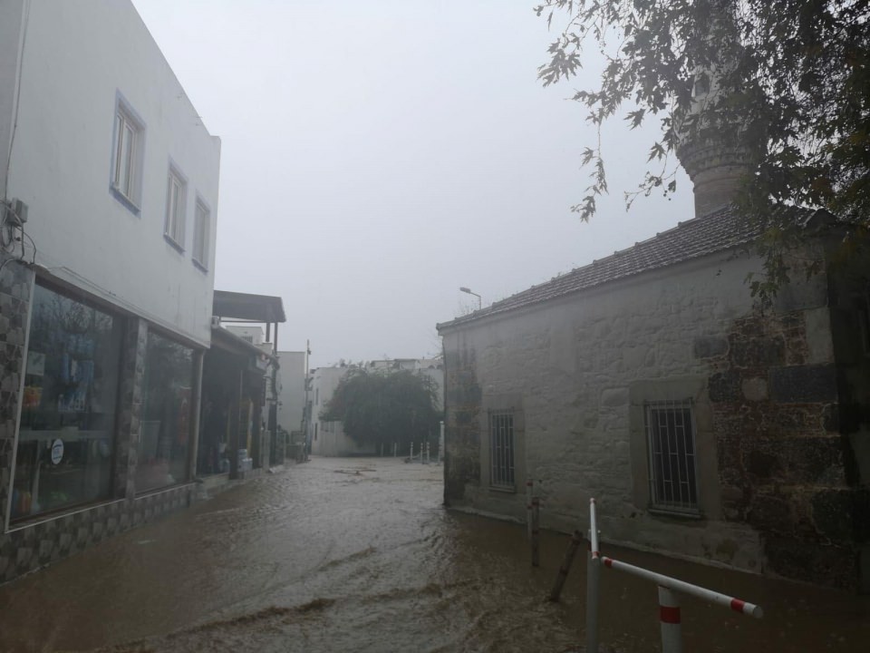 Bodrum'u önce hortum ardından yağmur ve dolu vurdu