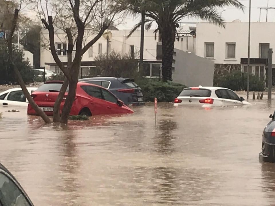 Bodrum'u önce hortum ardından yağmur ve dolu vurdu