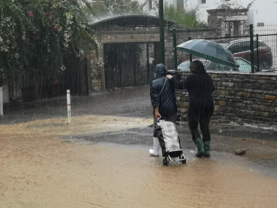 Bodrum'u önce hortum ardından yağmur ve dolu vurdu