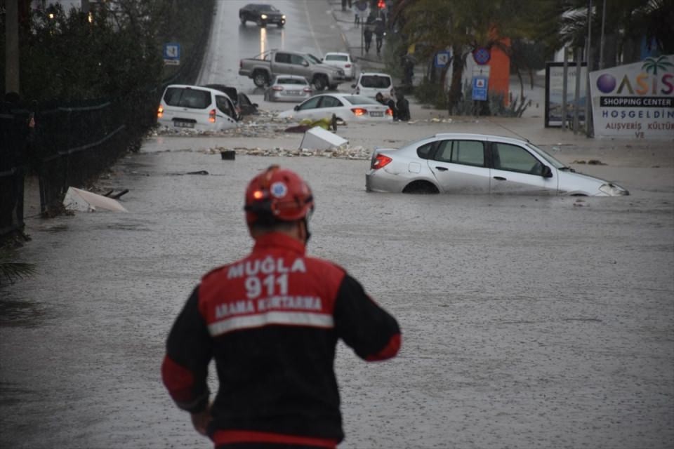 Bodrum'u önce hortum ardından yağmur ve dolu vurdu