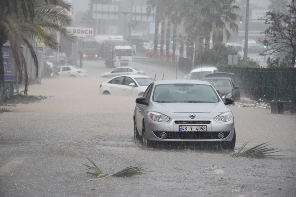 Bodrum'u önce hortum ardından yağmur ve dolu vurdu