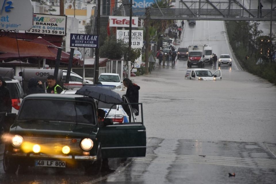 Bodrum'u önce hortum ardından yağmur ve dolu vurdu