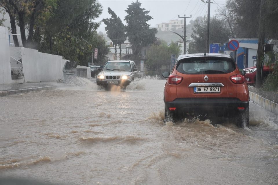 Bodrum'u önce hortum ardından yağmur ve dolu vurdu