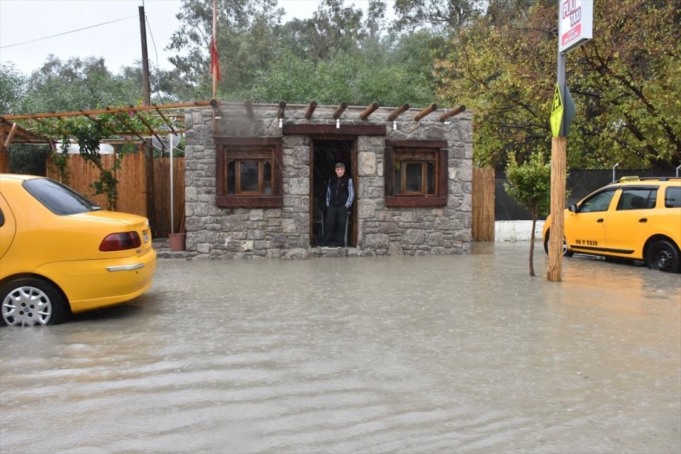 Bodrum'u önce hortum ardından yağmur ve dolu vurdu