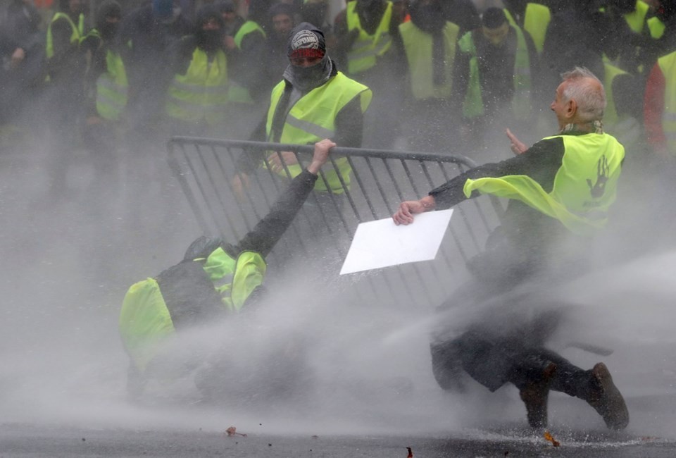 Sarı yeleklilerin protestosu Brüksel'e sıçradı