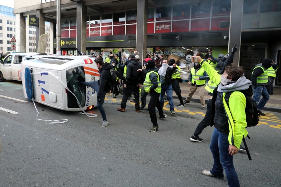 Sarı yeleklilerin protestosu Brüksel'e sıçradı