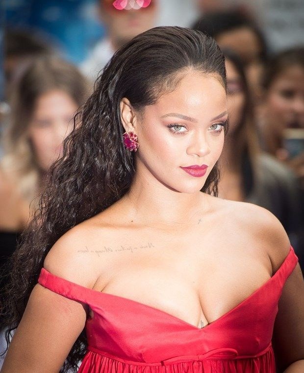 Rihanna'dan Donald Trump'a rest