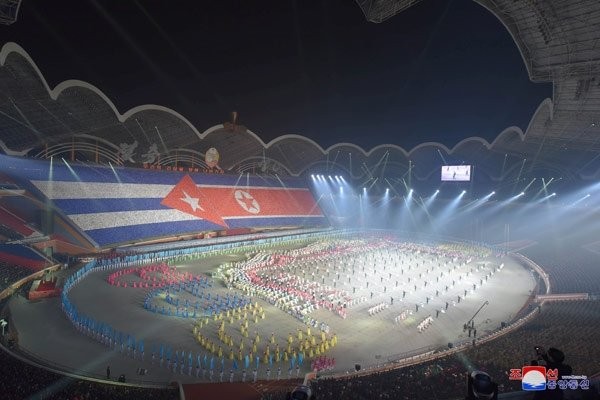 Kuzey Kore lideri Kim'in ilk kez portresi asıldı