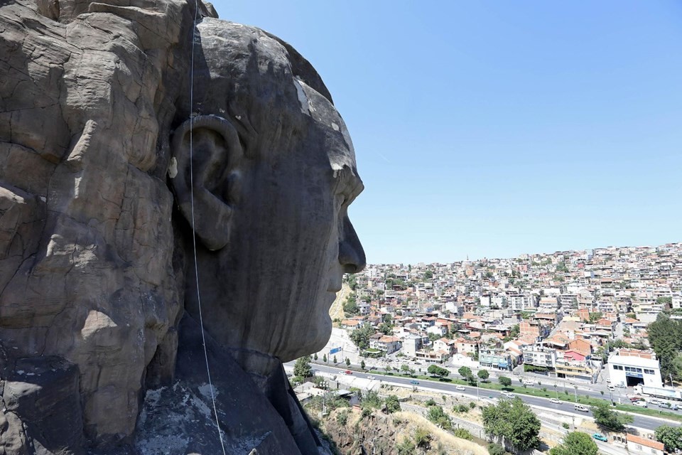 Türkiye’nin en büyük Atatürk maskı yenilendi