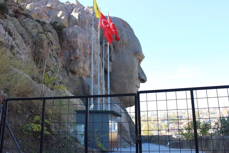 Türkiye’nin en büyük Atatürk maskı yenilendi