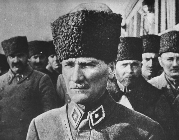 Atatürk 80 yıldır saygı, sevgi ve özlemle anılıyor