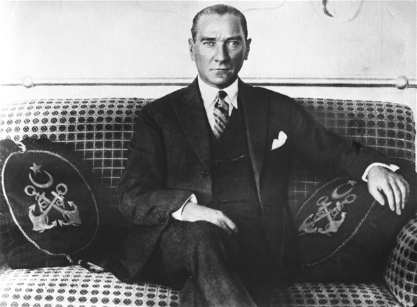 Atatürk 80 yıldır saygı, sevgi ve özlemle anılıyor