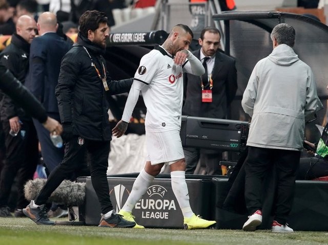 Quaresma'ya kırmızı kart tepkisi