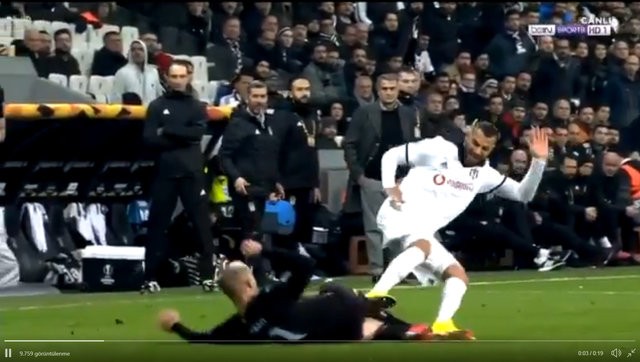 Quaresma'ya kırmızı kart tepkisi