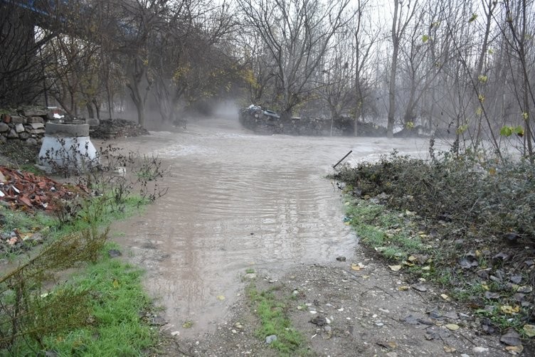 Hevsel Bahçeleri'ni su bastı